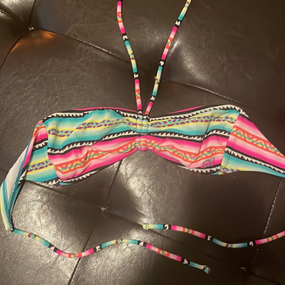 Medium bikini top.